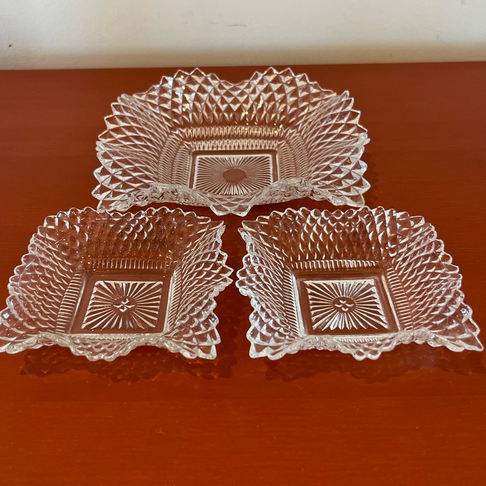Vintage Luxury Indiana Glass Diamond Pattern Square Ruffled Clear Salt Cellar’s